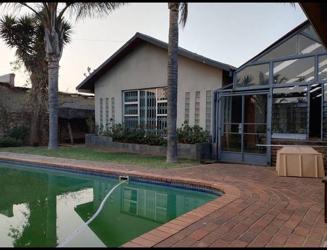 3 BEDROOM HOUSE FOR SALE IN ROSHNEE